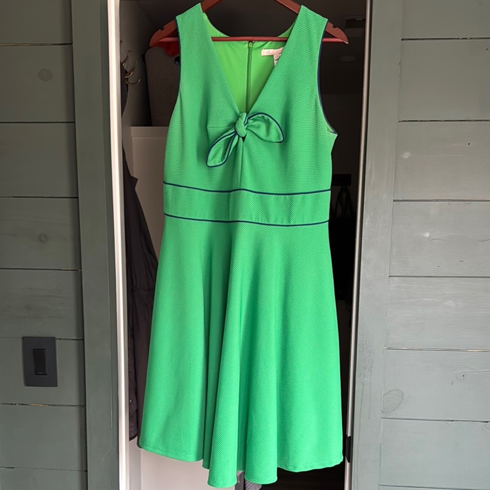 Green Sleeveless Dress with Bow Detail